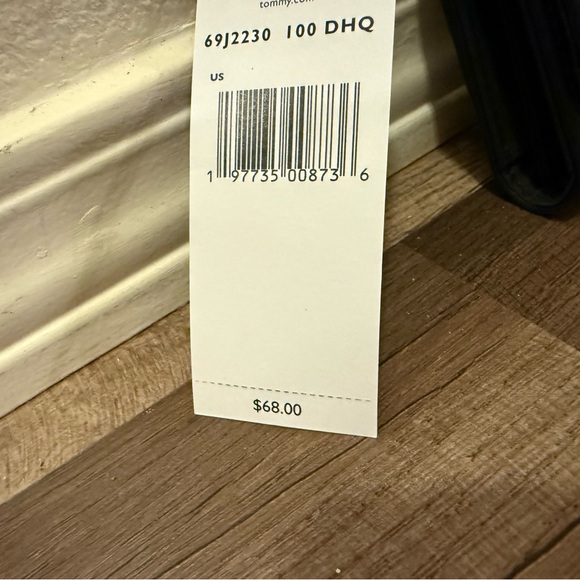 Tommy Hilfiger Monogram Black and White Wallet - Picture 4 of 9